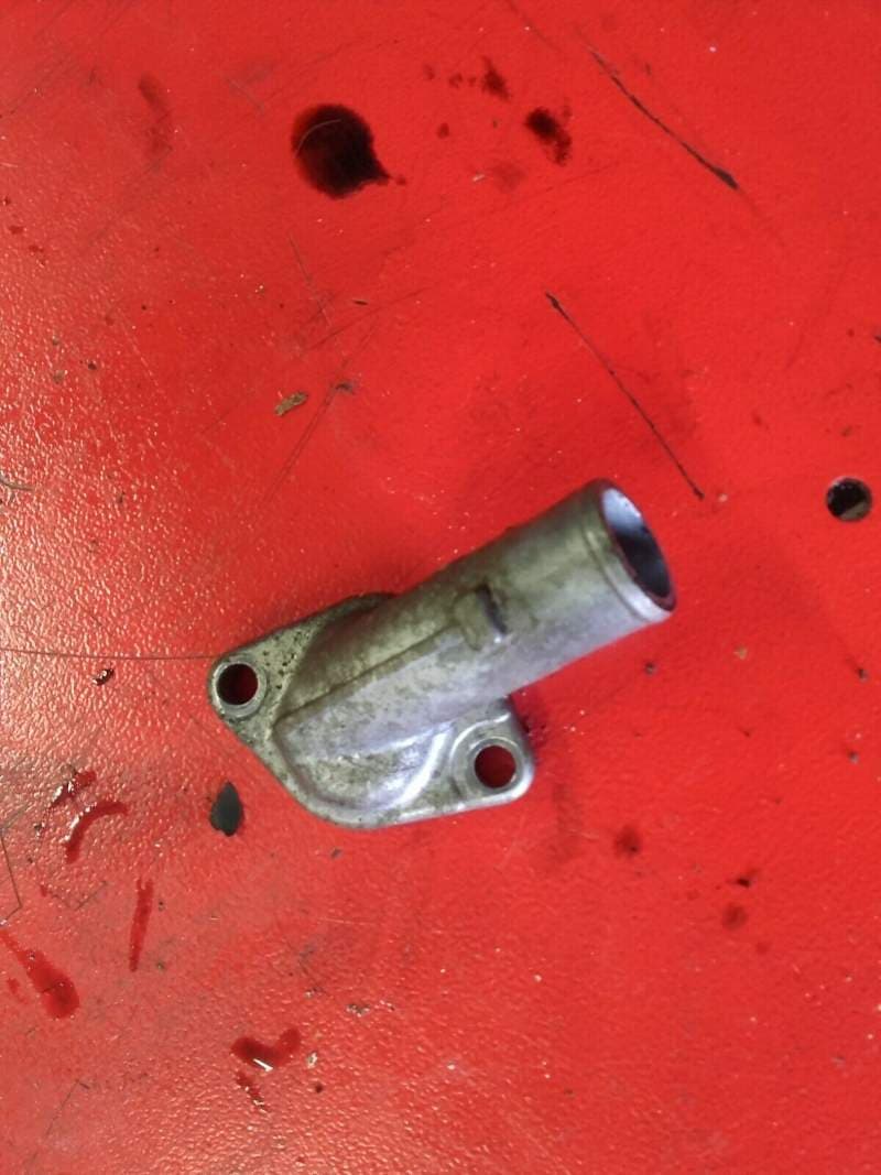 raccord autre tube tuyau d’eau de pompe a eau Yamaha 850 TDM 4tx — photo 1/2