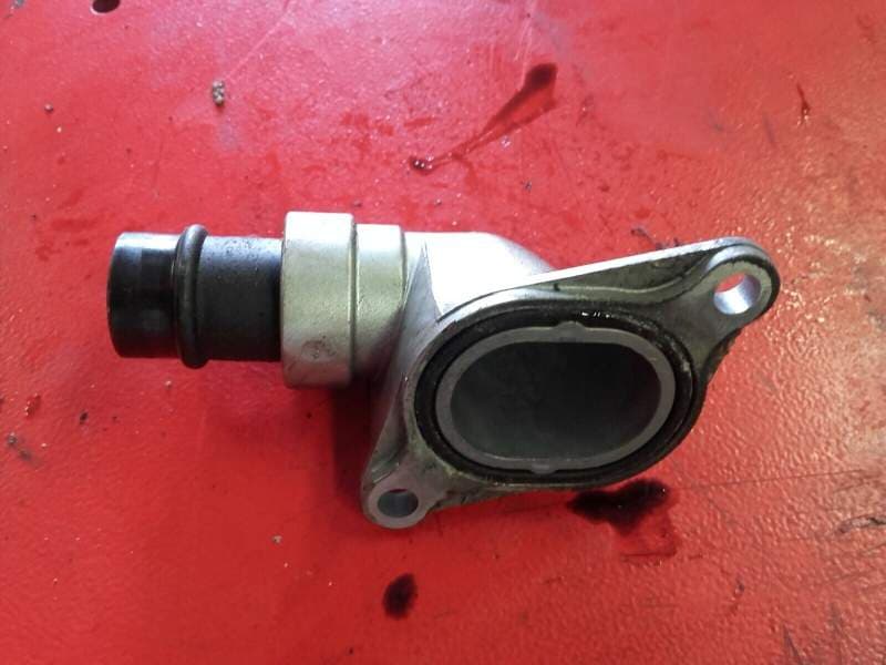 raccord tube tuyau d’eau de pompe a eau Yamaha 850 TDM 4tx — photo 2/4