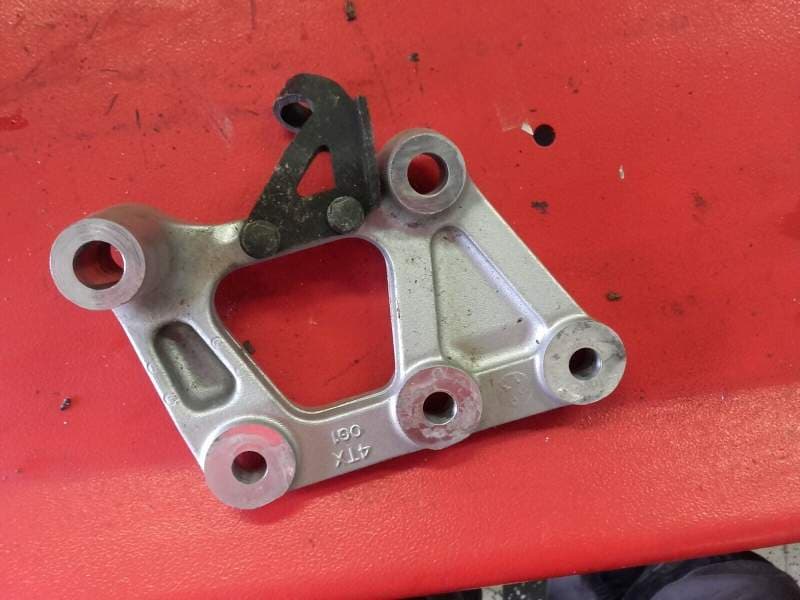 support moteur droit Yamaha 850 TDM 4tx — photo 2/2