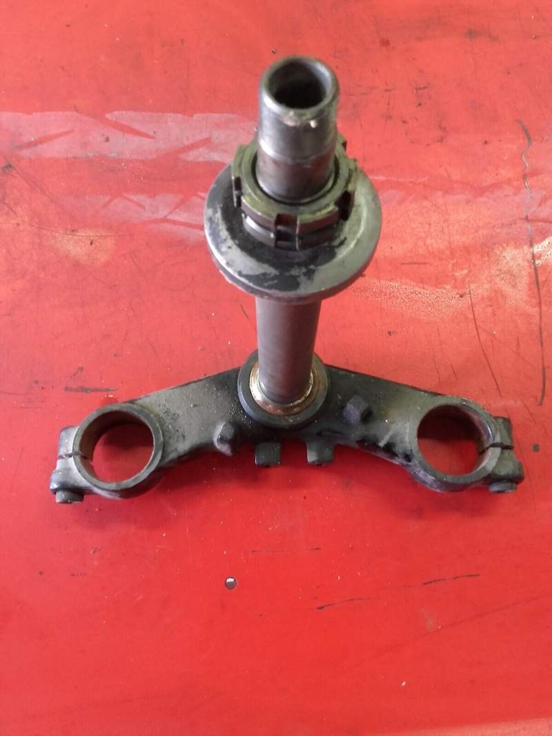 té de fourche inferieur avec colonne de direction Yamaha 850 TDM 4tx — photo 1/2