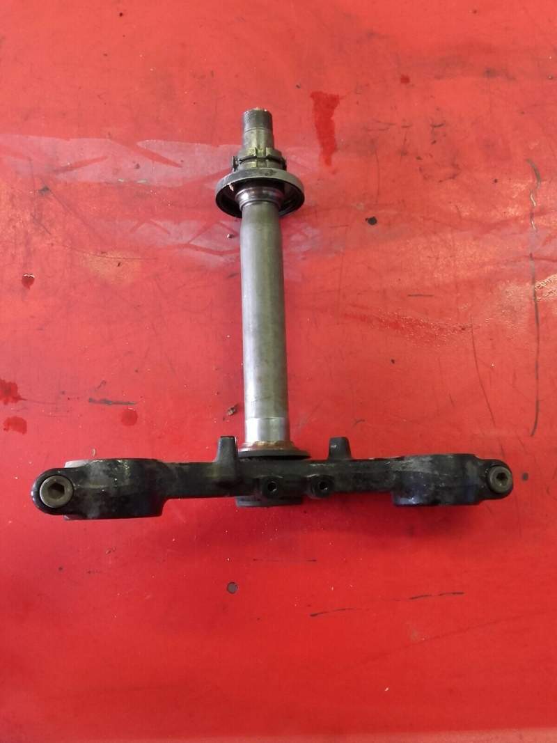 té de fourche inferieur avec colonne de direction Yamaha 850 TDM 4tx — photo 2/2
