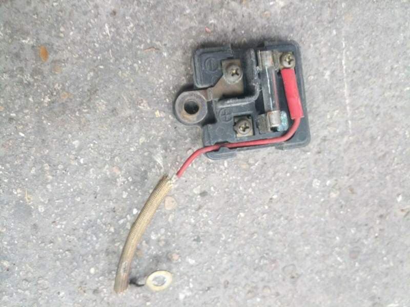 porte fusibles Suzuki 650 GS 1981 — photo 1/2