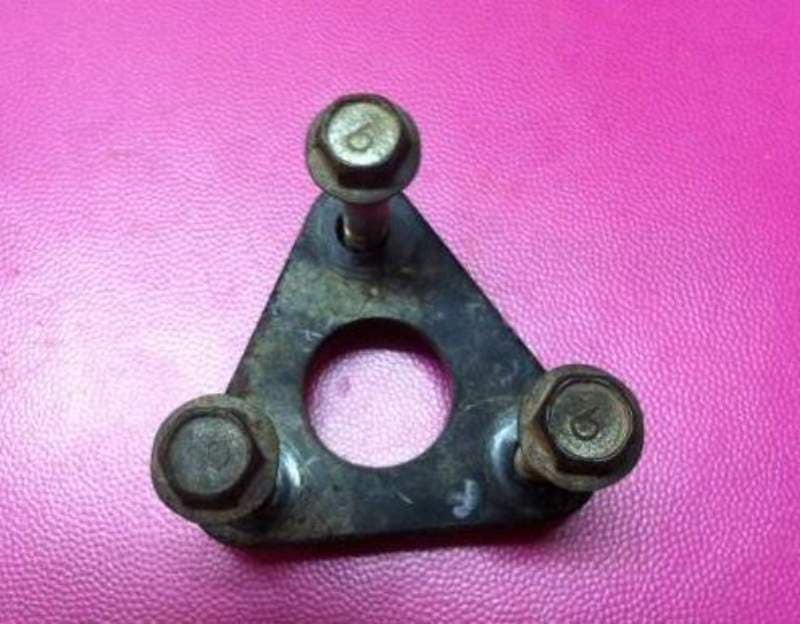 Support de moteur Suzuki 250 DR sj43a — photo 2/2