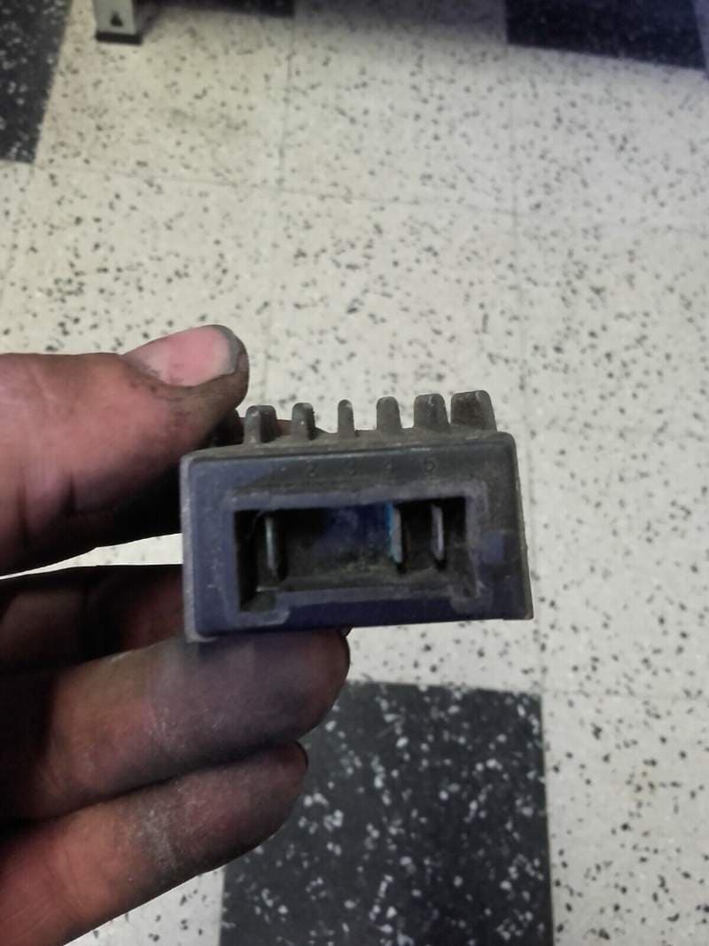 regulateur tension Suzuki 50 RMX sa12b — photo 2/2