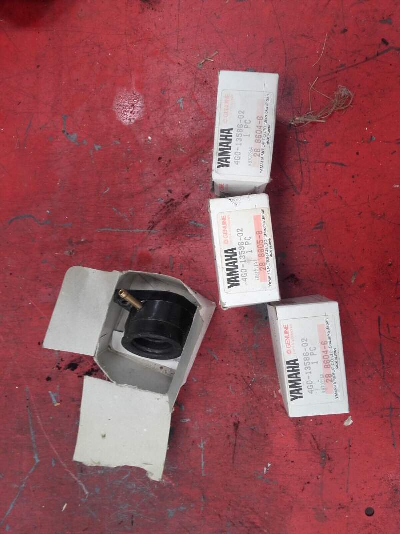 pipes d’admission Yamaha 550 XJ 4G0-13586-02 — photo 1/3