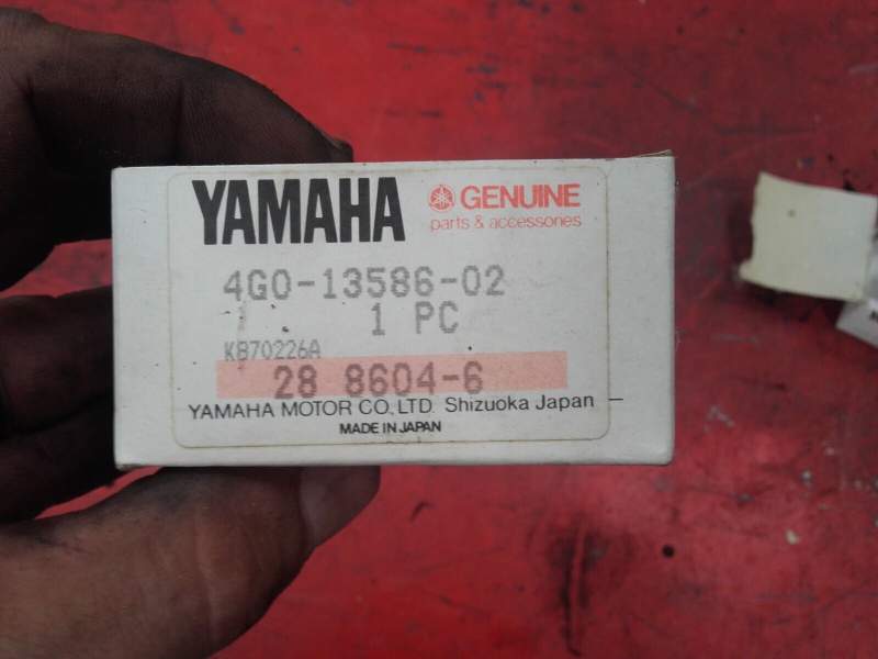 pipes d’admission Yamaha 550 XJ 4G0-13586-02 — photo 3/3