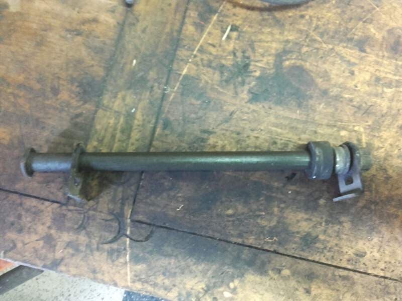 axe de roue arriere Yamaha 600 FZR 4jh 94-95 — photo 1/1