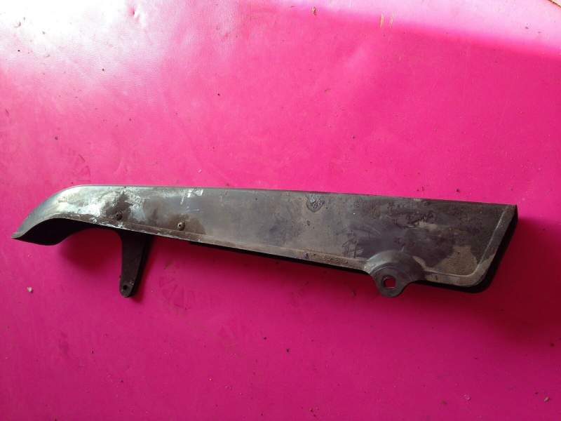 Carter de protection protege chaine Yamaha 400 XJ 4v7 — photo 1/1