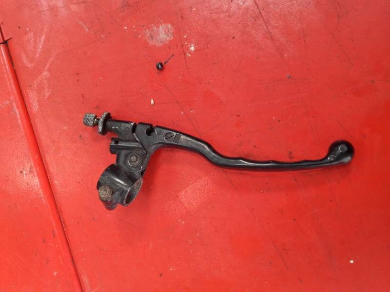 cocotte et levier d’embrayage Yamaha 400 XJ 4v7 — photo 1/2