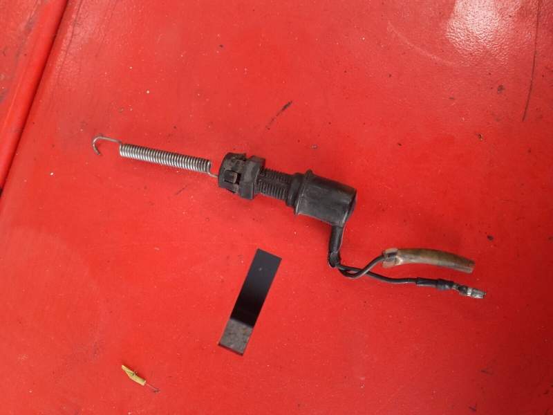 contacteur de frein arrière feu stop Yamaha 400 XJ 4v7 — photo 1/1