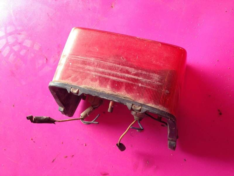feu arriere rouge stop Yamaha 400 XJ 4v7 — photo 1/1