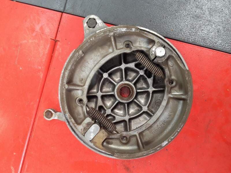 flasque de frein arrière à tambour Yamaha 400 XJ 4v7