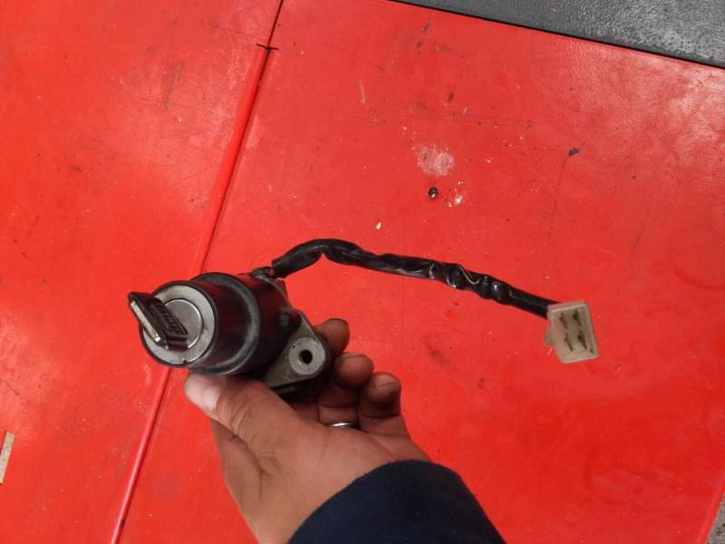 neiman contacteur a clé Yamaha 400 XJ 4v7 — photo 2/2
