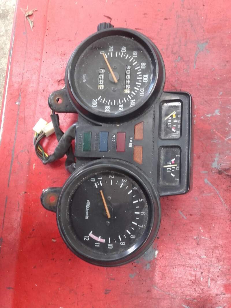 tableau de bord compteur compte tours Yamaha 400 XJ 4v7 — photo 1/2