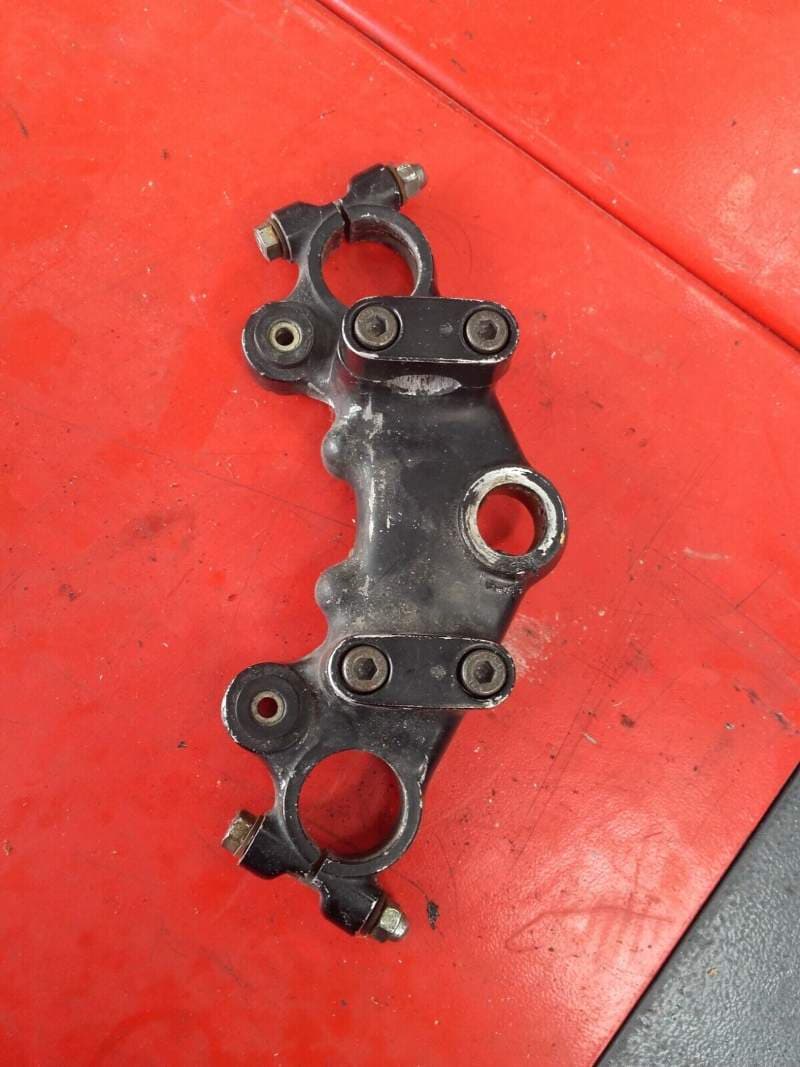 té de fourche supérieur Yamaha 400 XJ 4v7 1 — photo 1/2