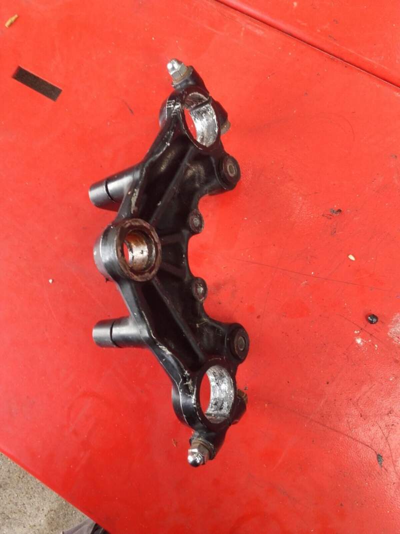 té de fourche supérieur Yamaha 400 XJ 4v7 1 — photo 2/2