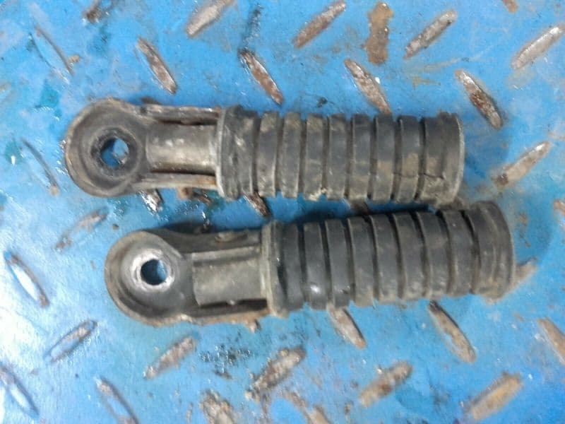 cale pied reposes pieds arrière passager Yamaha 125 SR 10F — photo 1/1