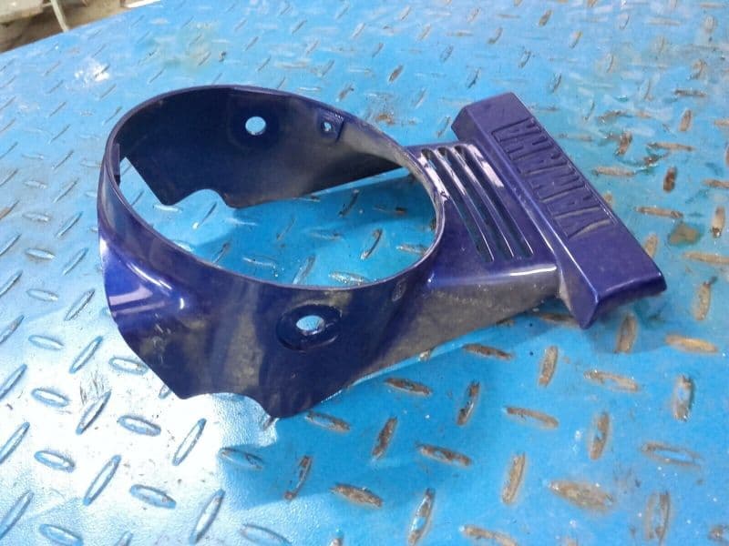 carénage de phare avant entourage bloc optique Yamaha 125 SR 10F — photo 2/4