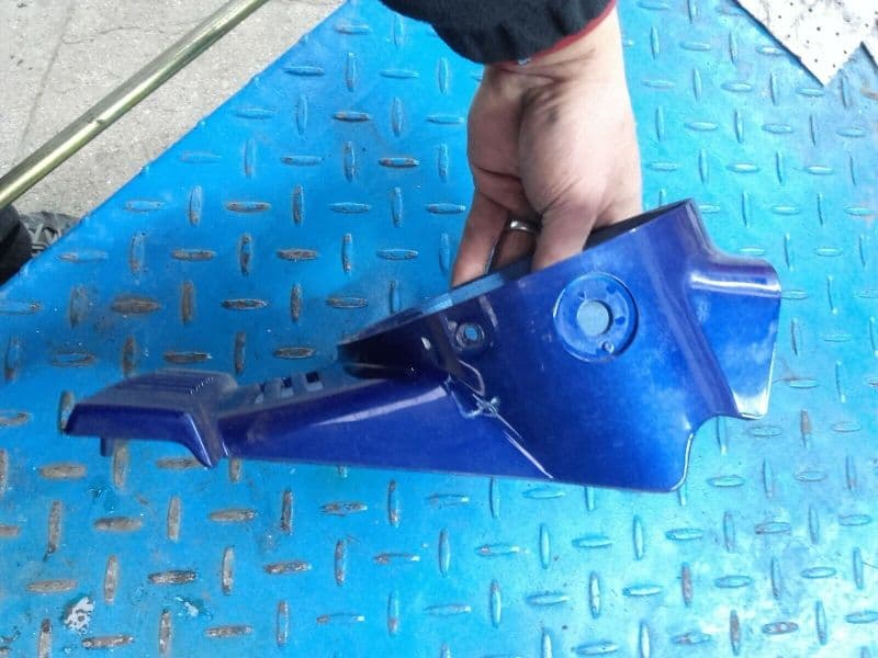 carénage de phare avant entourage bloc optique Yamaha 125 SR 10F — photo 3/4