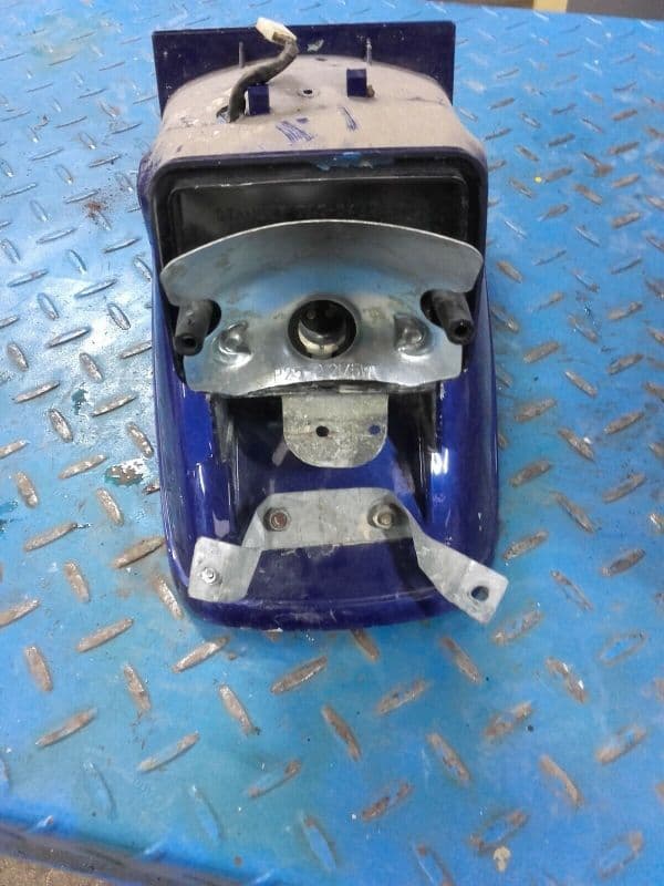 carénage garde boue arrière avec feu Yamaha 125 SR 10F — photo 2/4