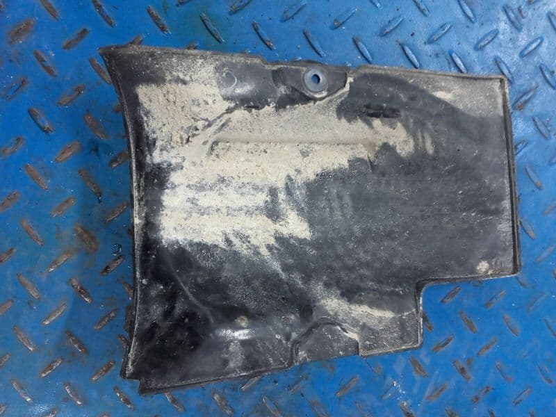 carénage passage de roue garde boue arrière Yamaha 125 SR 10F — photo 2/2