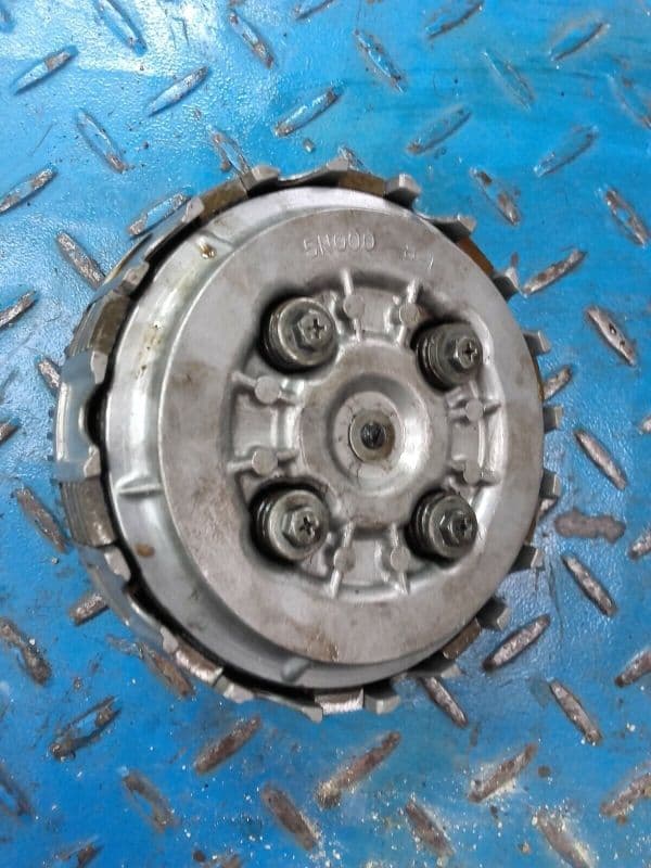 embrayage complet, cloche noix disques plateau de pression Yamaha 125 SR 10F — photo 1/2