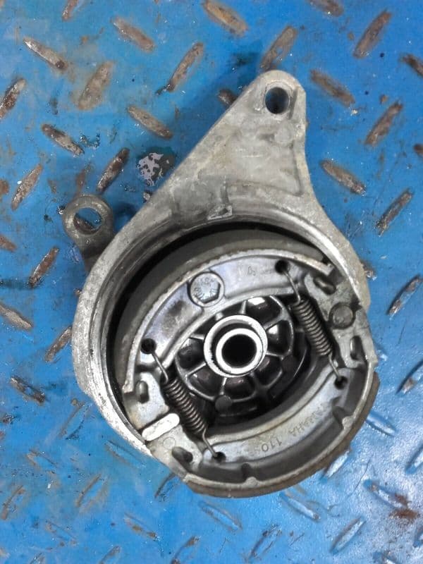 flasque de frein arrière tambour avec garnitures Yamaha 125 SR 10F — photo 1/2