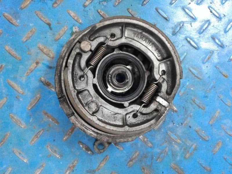 flasque de frein avant tambour avec garnitures Yamaha 125 SR 10F — photo 1/2