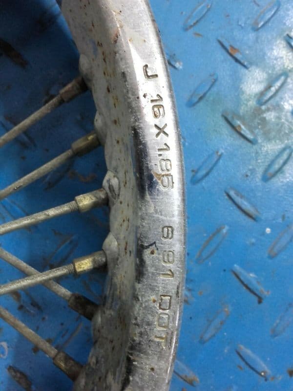 jante roue arrière Yamaha 125 SR 10F — photo 2/4