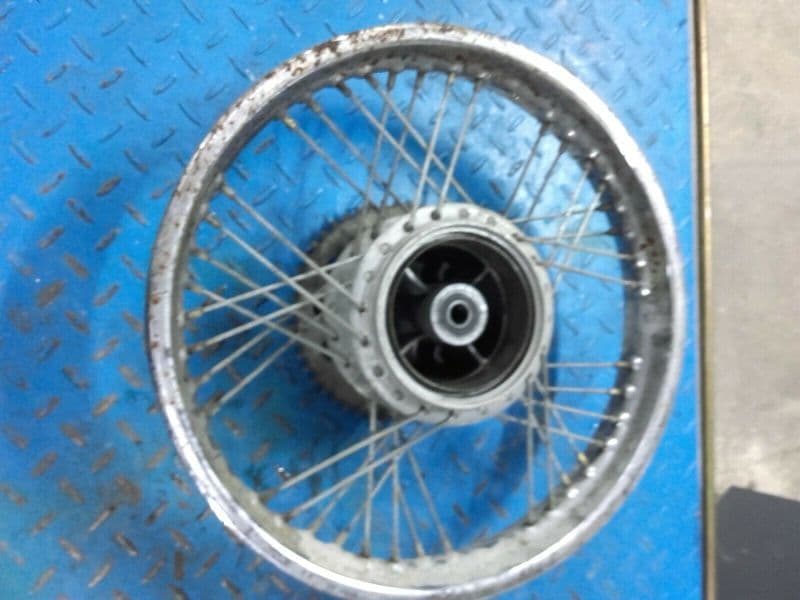 jante roue arrière Yamaha 125 SR 10F — photo 3/4