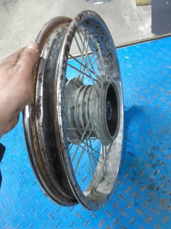 jante roue arrière Yamaha 125 SR 10F — photo 4/4