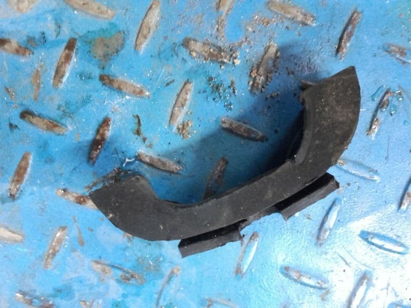 support caoutchouc de réservoir Yamaha 125 SR 10F — photo 2/2