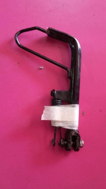 Béquille latérale et ressort Honda 125 PCX MLHJF28A — photo 1/1