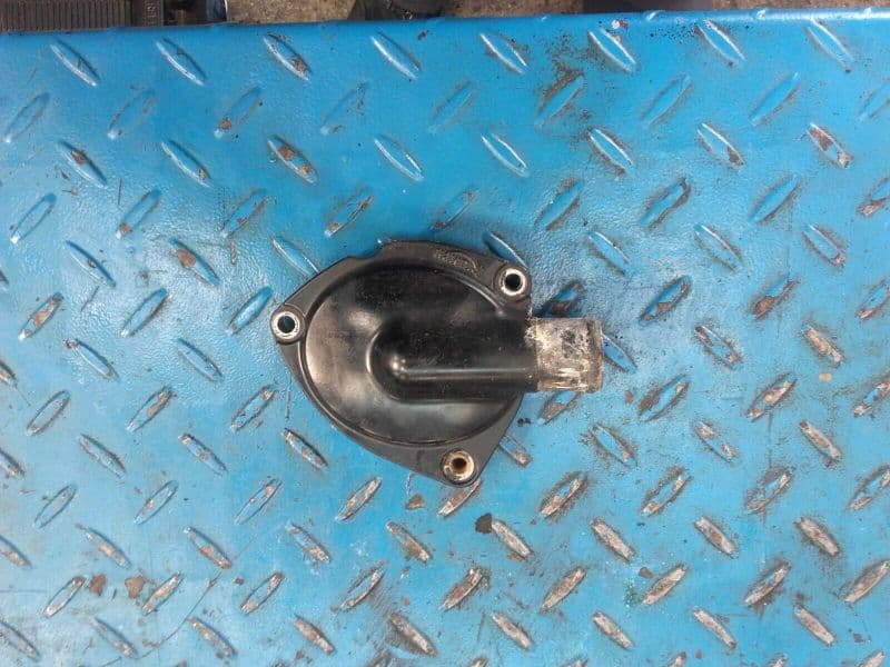 carter de pompe a eau Triumph Sprint RS 955 i 02-04 — photo 1/2