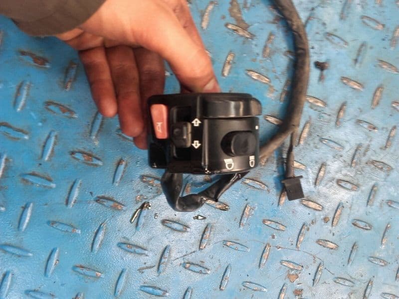 comodo commodo gauche Triumph Sprint RS 955 i 02-04 — photo 3/4