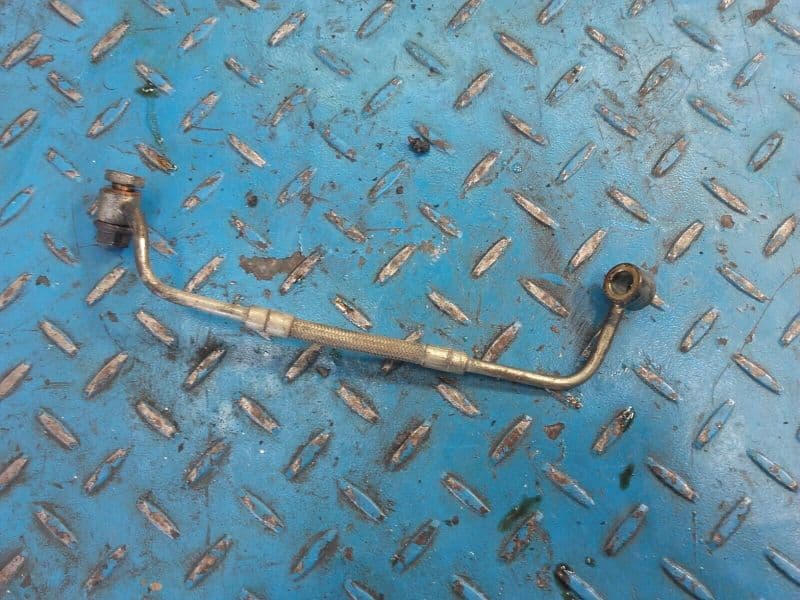 conduite durite d’huile culasse moteur Triumph Sprint RS 955 i 02-04 — photo 1/1
