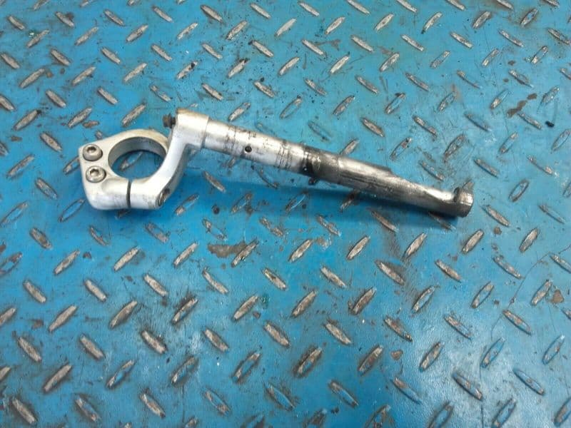 demi guidon droit bracelet Triumph Sprint RS 955 i 02-04 — photo 1/1