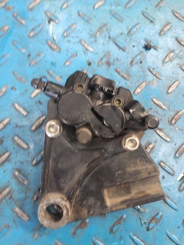 étrier de frein arrière avec platine Triumph Sprint RS 955 i 02-04 — photo 1/3