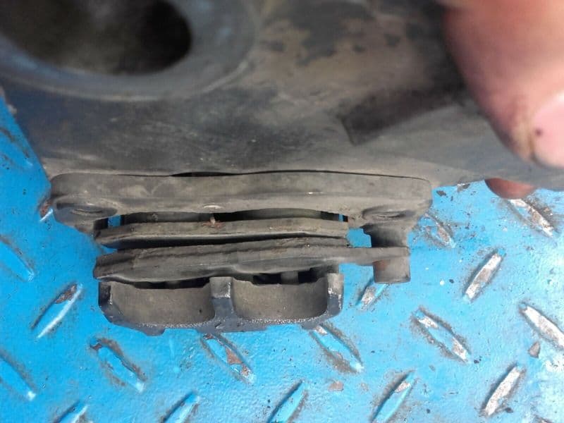 étrier de frein arrière avec platine Triumph Sprint RS 955 i 02-04 — photo 2/3