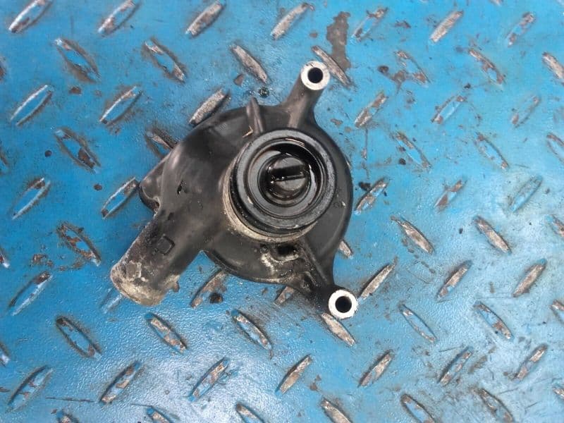 pompe a eau Triumph Sprint RS 955 i 02-04 — photo 1/2