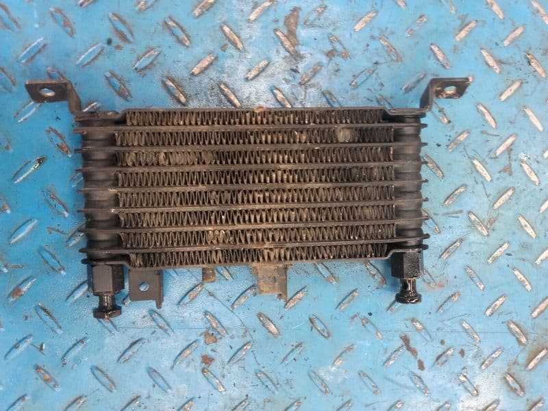 radiateur d’huile Triumph Sprint RS 955 i 02-04 — photo 1/2