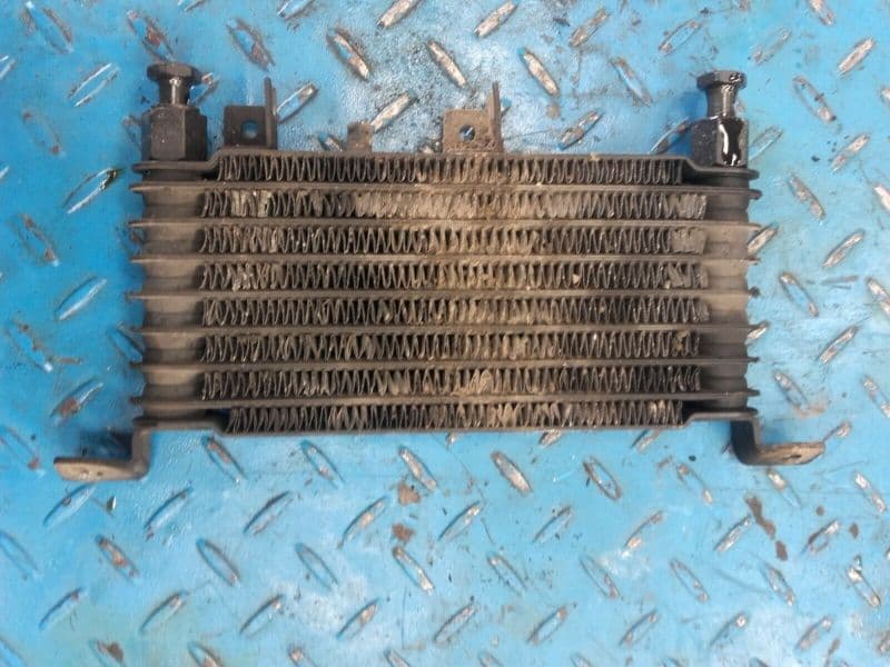 radiateur d’huile Triumph Sprint RS 955 i 02-04 — photo 2/2