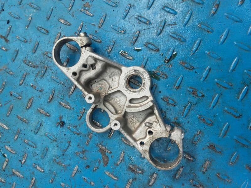 té de fourche supérieur Triumph Sprint RS 955 i 02-04 — photo 2/2