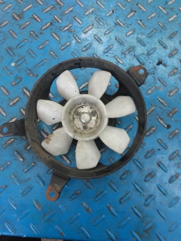 ventilateur de radiateur Triumph Sprint RS 955 i 02-04 — photo 1/2