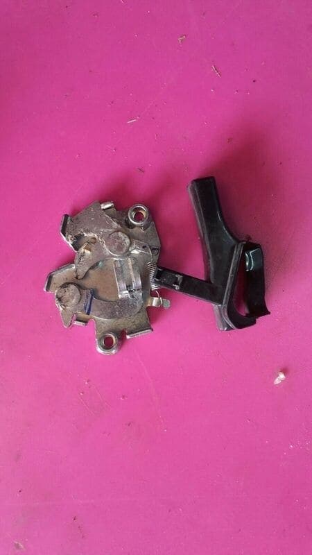 Mécanisme d’ouverture de selle Honda 125 PCX MLHJF28A — photo 1/2