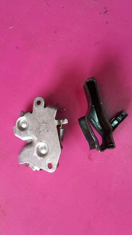 Mécanisme d’ouverture de selle Honda 125 PCX MLHJF28A — photo 2/2