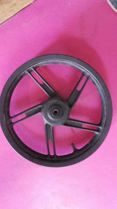 Roue jante avant Honda 125 PCX MLHJF28A — photo 1/3