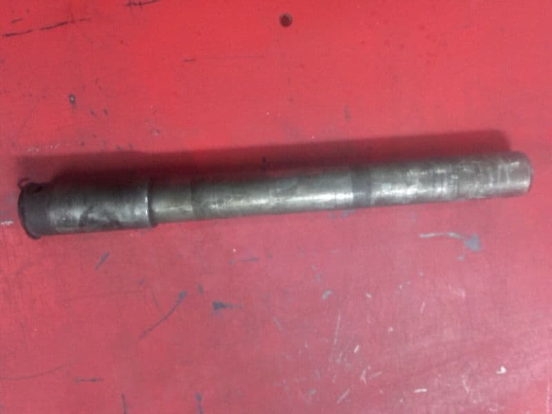 axe de roue avant Triumph 900 Trophy 92-95 — photo 1/1