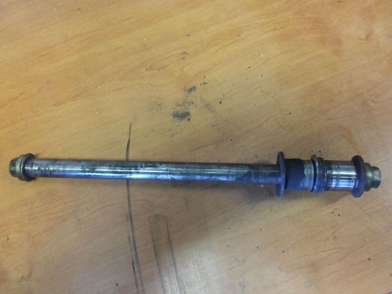 axe de roue arriere Triumph 1200 Trophy T345 — photo 1/1