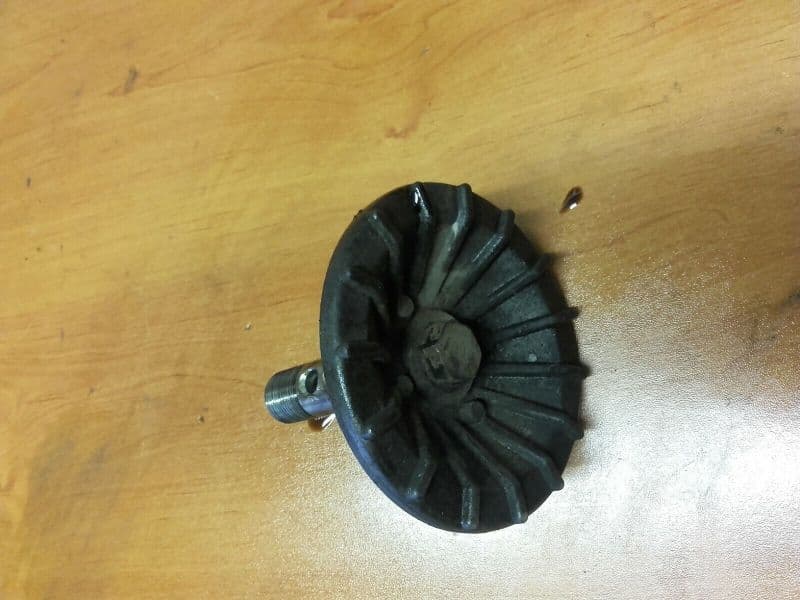 bouchon couvercle de filtre a huile carter Triumph 1200 Trophy T345 — photo 1/1